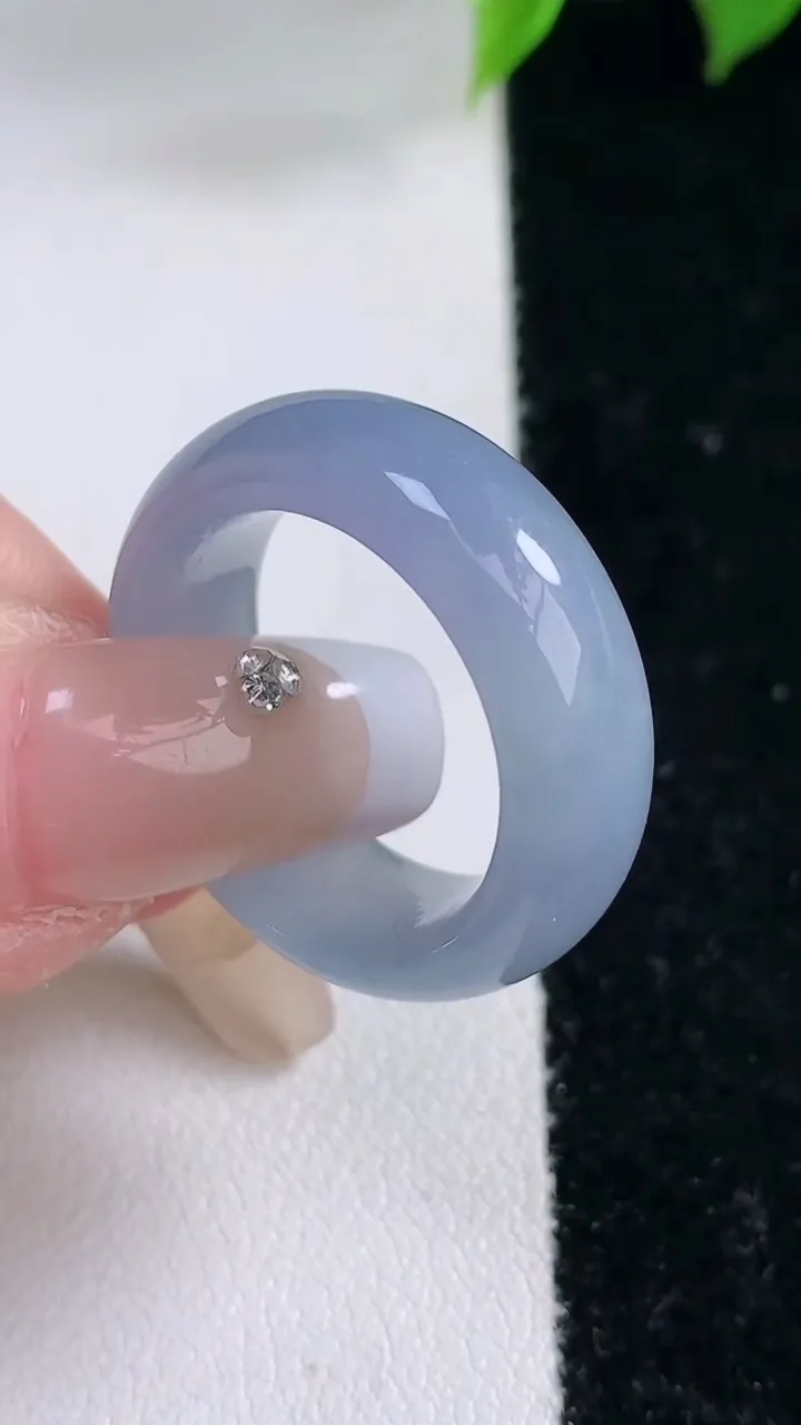 天然A货翡翠紫罗兰指环戒指，尺寸18-7.3-4，重量:6.29g2026年2月3日
工厂直销收藏佳