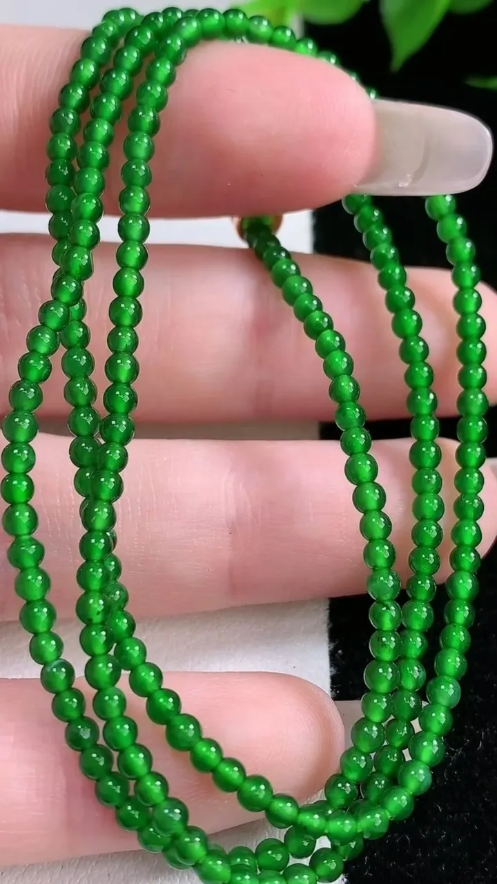天然A货翡翠小米珠项链，尺寸2.4，重量:6.88g
2月3日