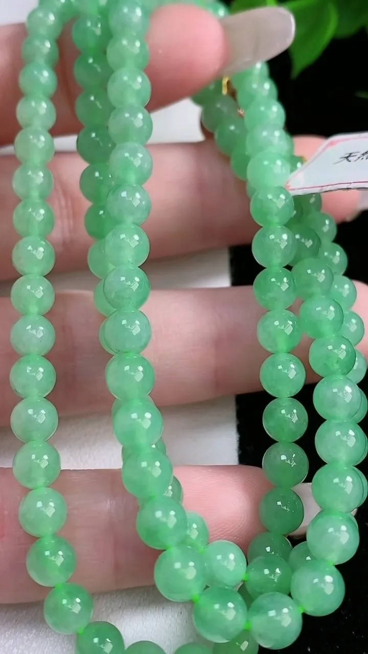 天然A货翡翠圆珠项链，尺寸4.8-110颗，重量:27.56g
2月3日