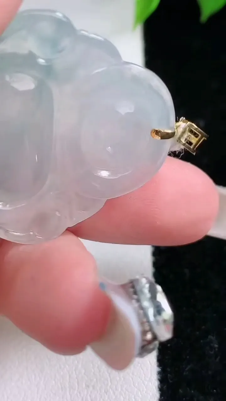 天然A货翡翠种飘花佛公吊坠，尺寸29.5-31.5-7，重量:9.18g
2月3日