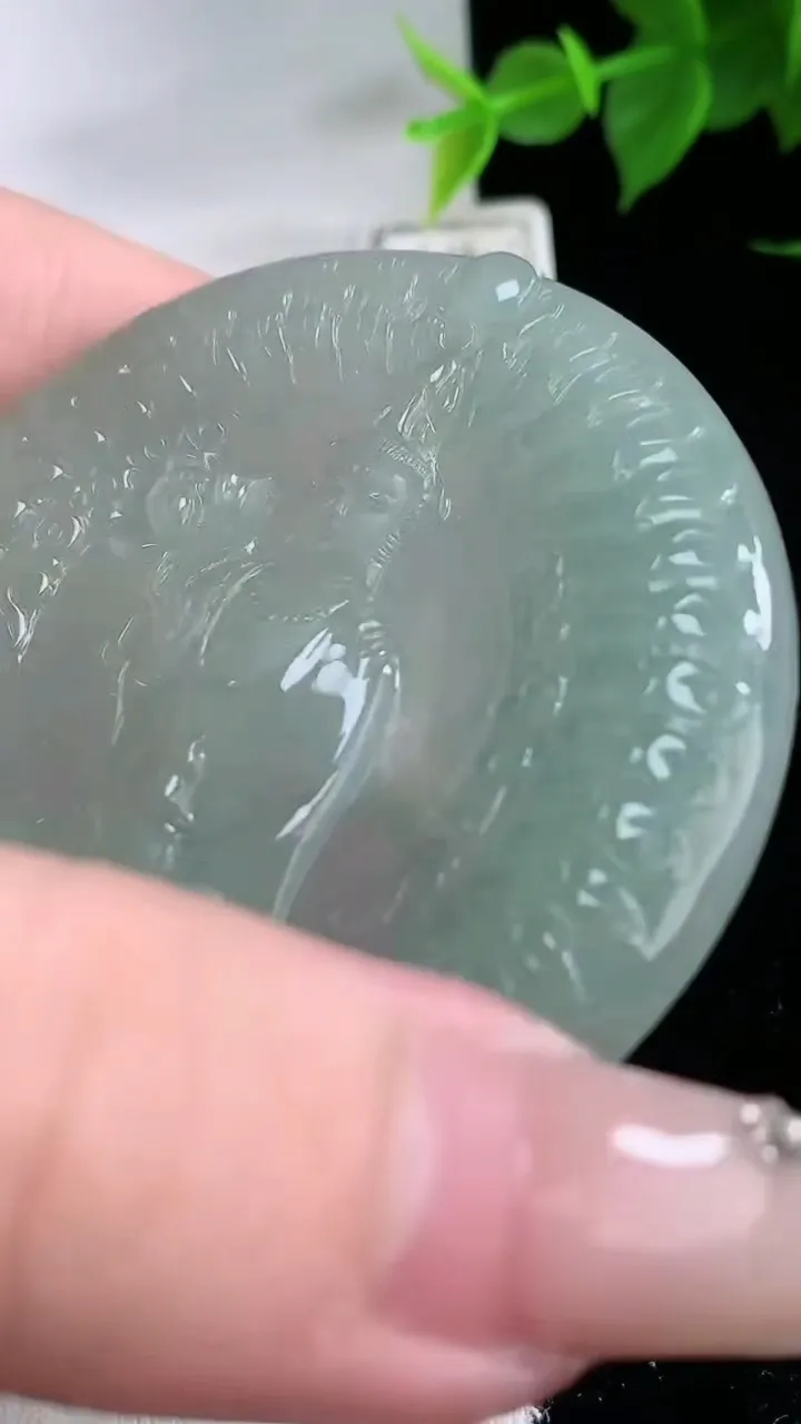 天然A货翡翠大势至菩萨吊坠，尺寸55.2-5，重量:34.77g
2月3日