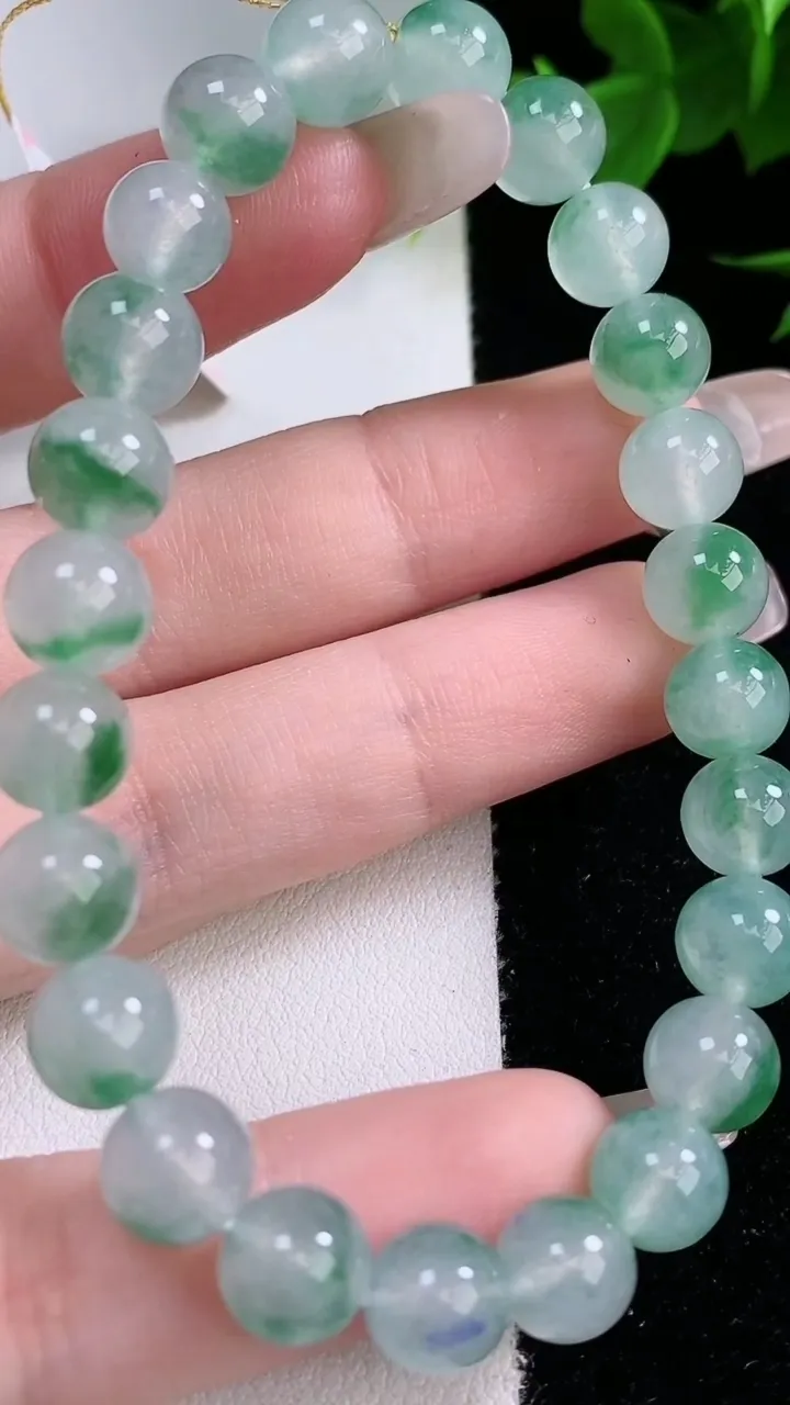 天然A货翡翠种飘花圆珠手串，尺寸8-24颗，重量:21.15g2月3日
工厂直销收藏佳品,种好水足，色泽均匀，有种有色，上手高大气！