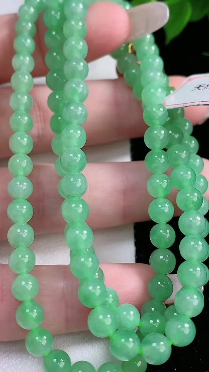 天然A货翡翠圆珠项链，尺寸4.8-110颗，重量:27.56g
2月3日