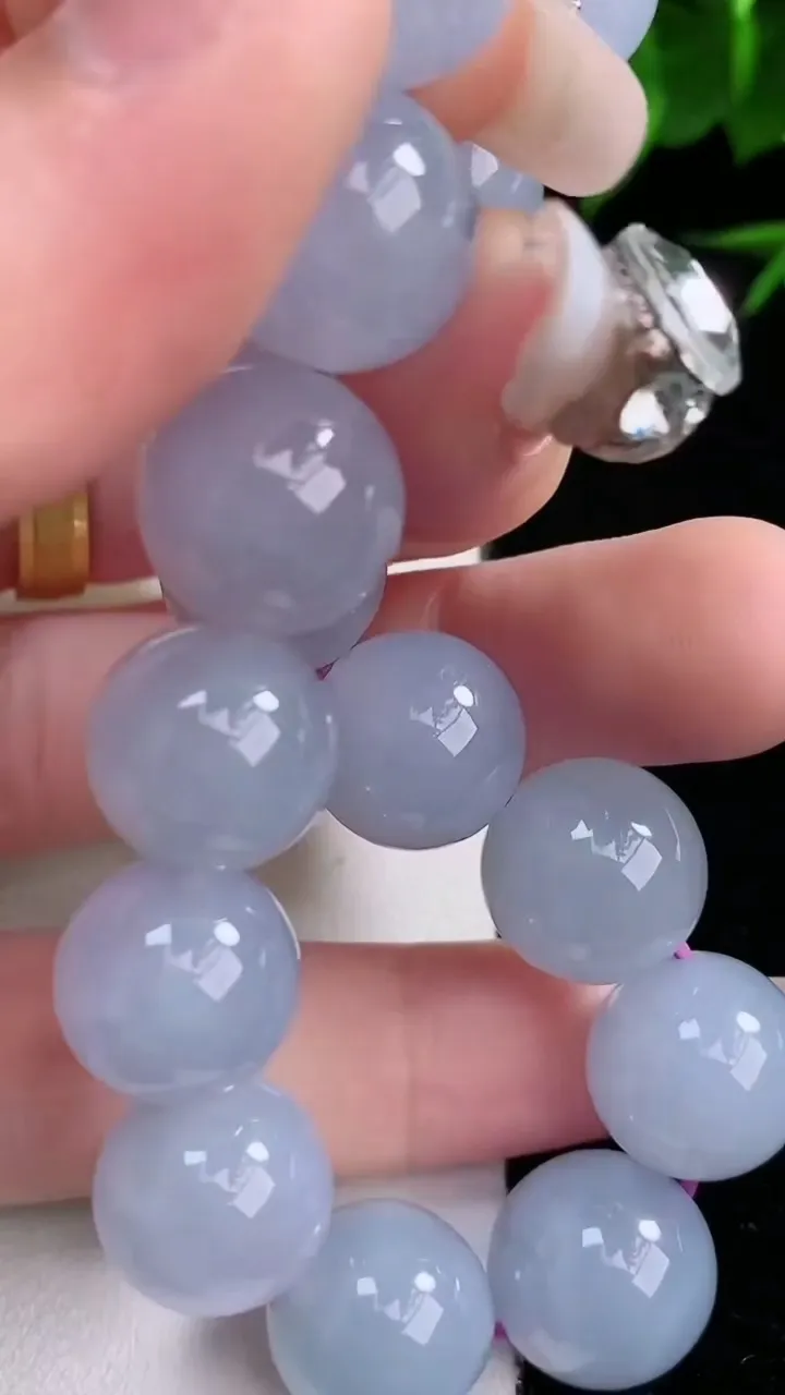 天然A货翡翠紫罗兰圆珠手串，尺寸12.4-16颗，重量:55.40g2月3日
工厂直销收藏佳品,种好水足，色泽均匀，有种有色，上手高大气！