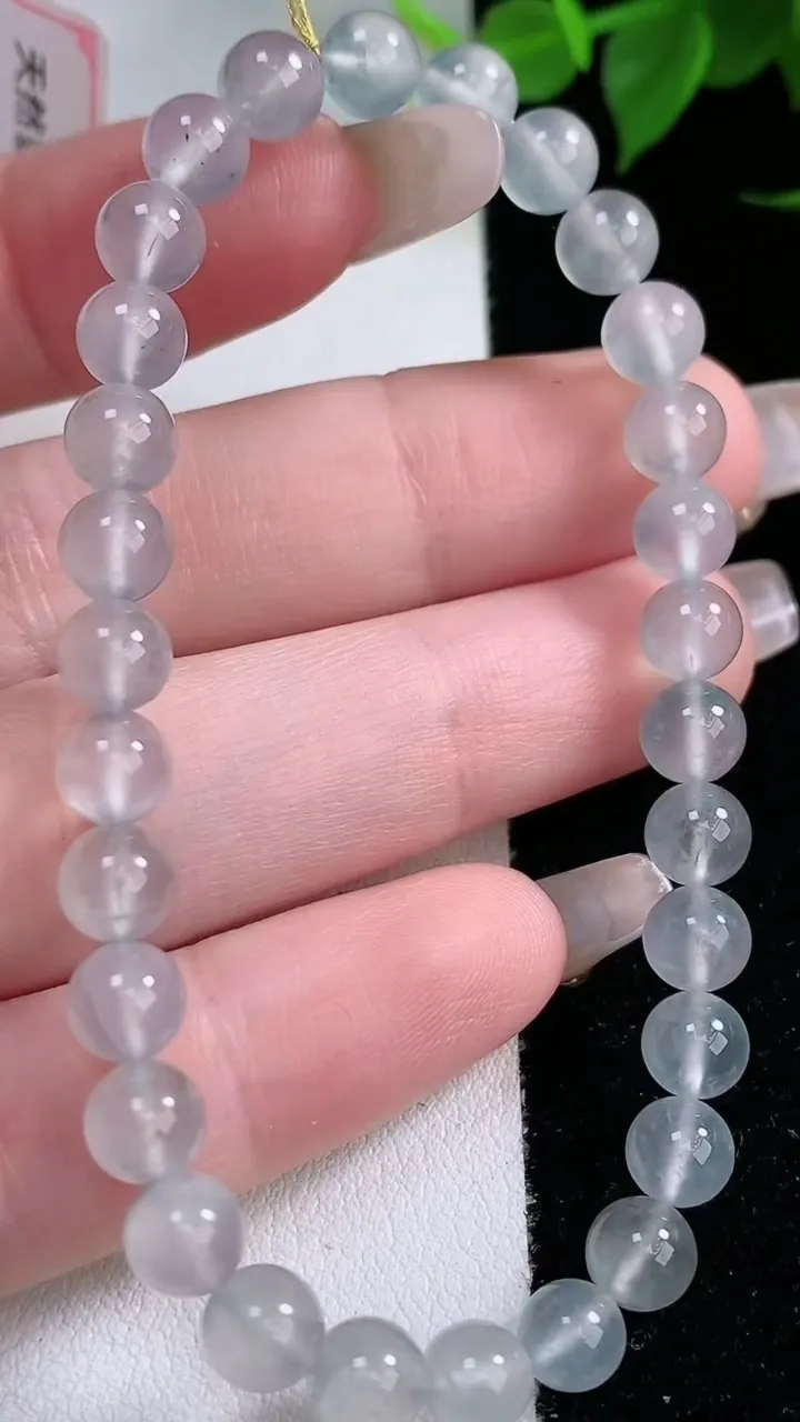 天然A货翡翠种白冰圆珠手串，尺寸6-30颗，重量:11.38g2月3日
工厂直销收藏佳品,种好水足，色泽均匀，有种有色，上手高大气！