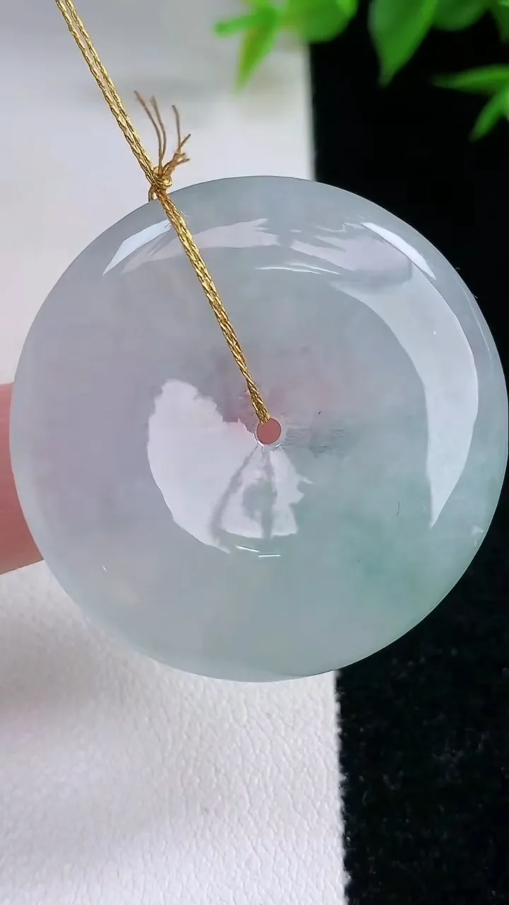 天然A货翡翠冰种飘花平安扣吊坠，尺寸35.5-5.6，重量:15.66g
2月3日