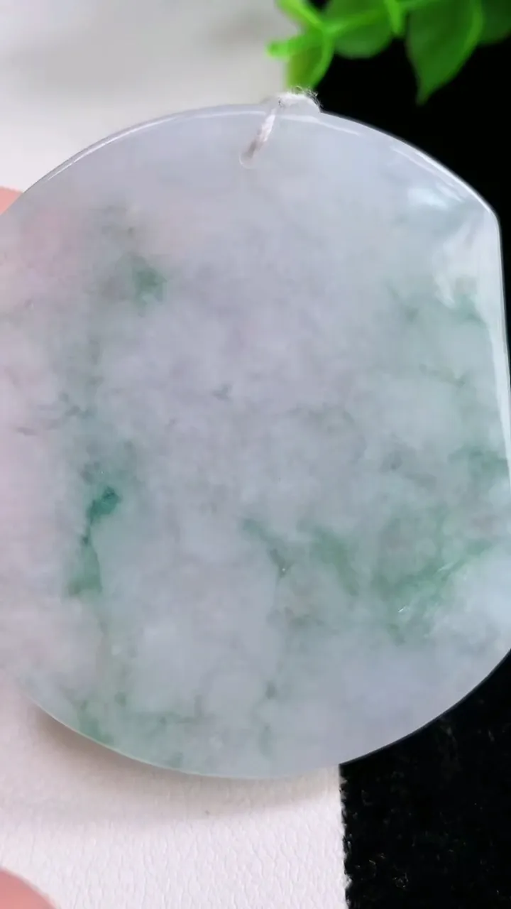 天然A货翡翠飘花生肖虎吊坠，尺寸53-43.3-6.2，重量:31.96g
2月3日