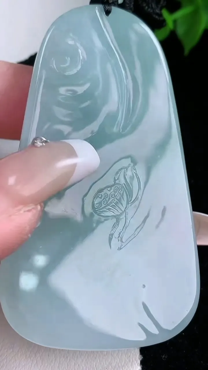 天然A货翡翠阿弥陀佛吊坠，尺寸66.3-36.4-8.6，重量:47.98g
2月3日