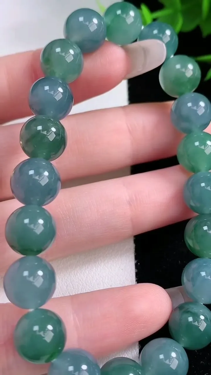 天然A货翡翠紫罗兰圆珠手串，尺寸9.6-20颗，重量:32.75g2月3日
工厂直销收藏佳品,种好水足，色泽均匀，有种有色，上手高大气！