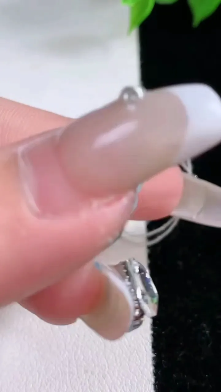 天然A货翡翠佛公吊坠，尺寸26.8-29-5.3，重量:6.44g
2月3日