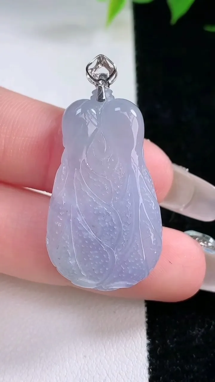 天然A货翡翠18K金紫罗兰白菜吊坠，尺寸31.2-19.2-6.6，重量:9.16g
2月3日