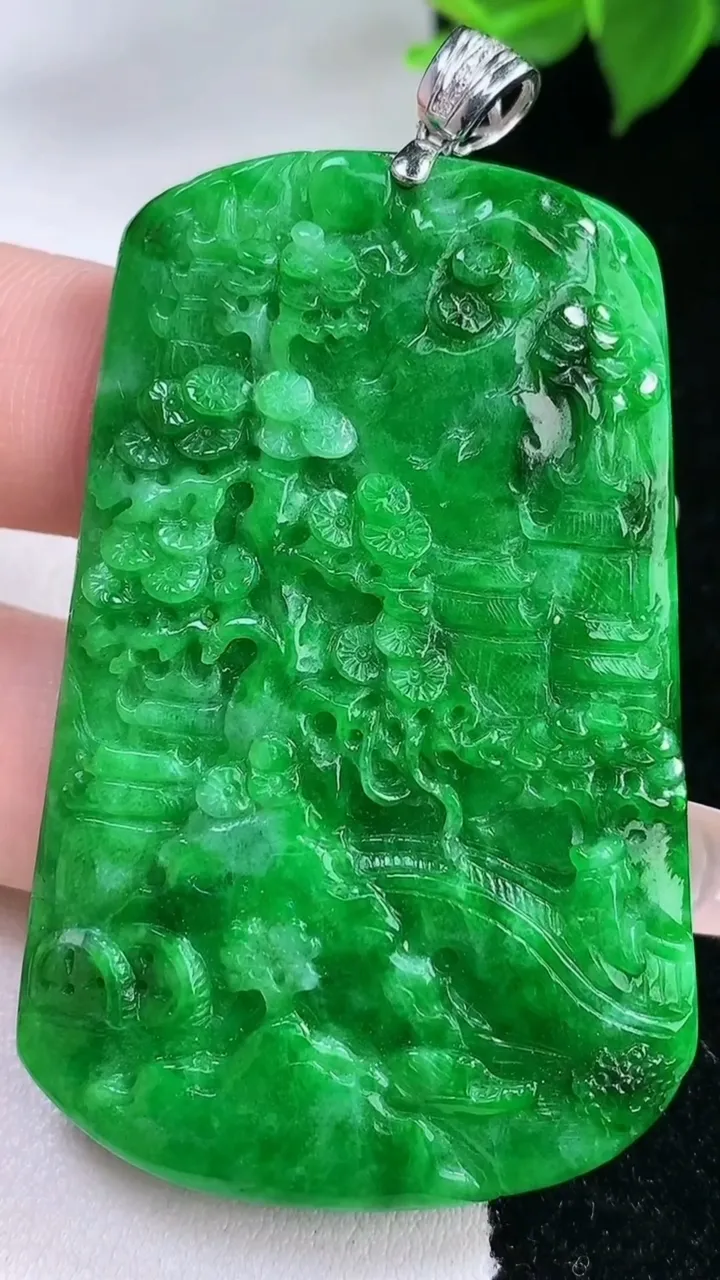 天然A货翡翠山水牌吊坠，尺寸56-35.8-4.7，重量:24.61g
2月3日