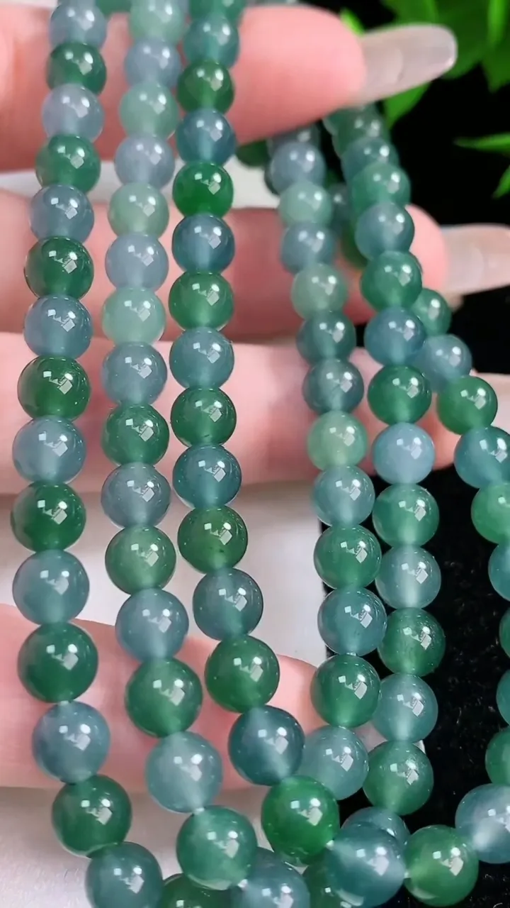 天然A货翡翠圆珠项链，尺寸6-108颗，重量:41.09g2月3日
工厂直销收藏佳品,种好水足，色泽均匀，有种有色，上手高大气！