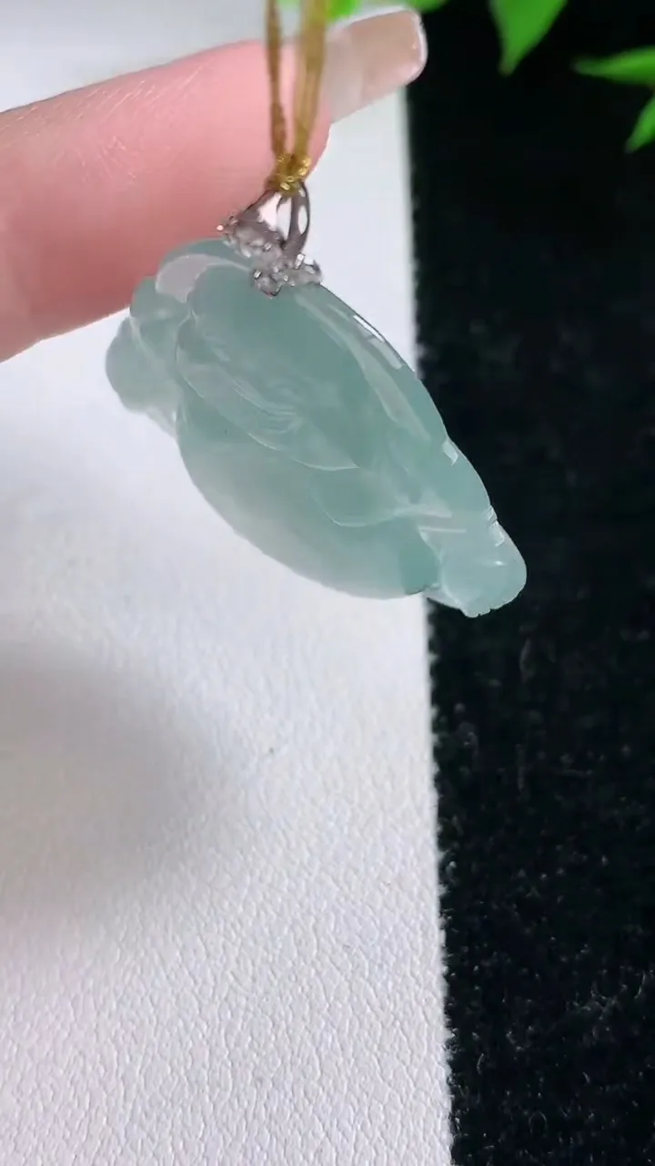 天然A货翡翠佛公吊坠，尺寸27.5-29.4-4.8，重量:6.24g
2月3日