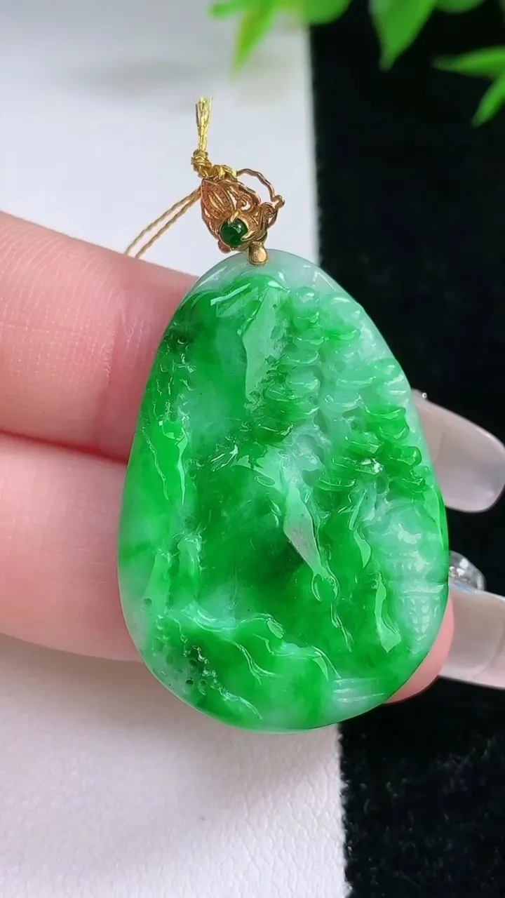 天然A货翡翠山水牌吊坠，尺寸34.2-23.8-4.2，重量:7.88g
2月3日