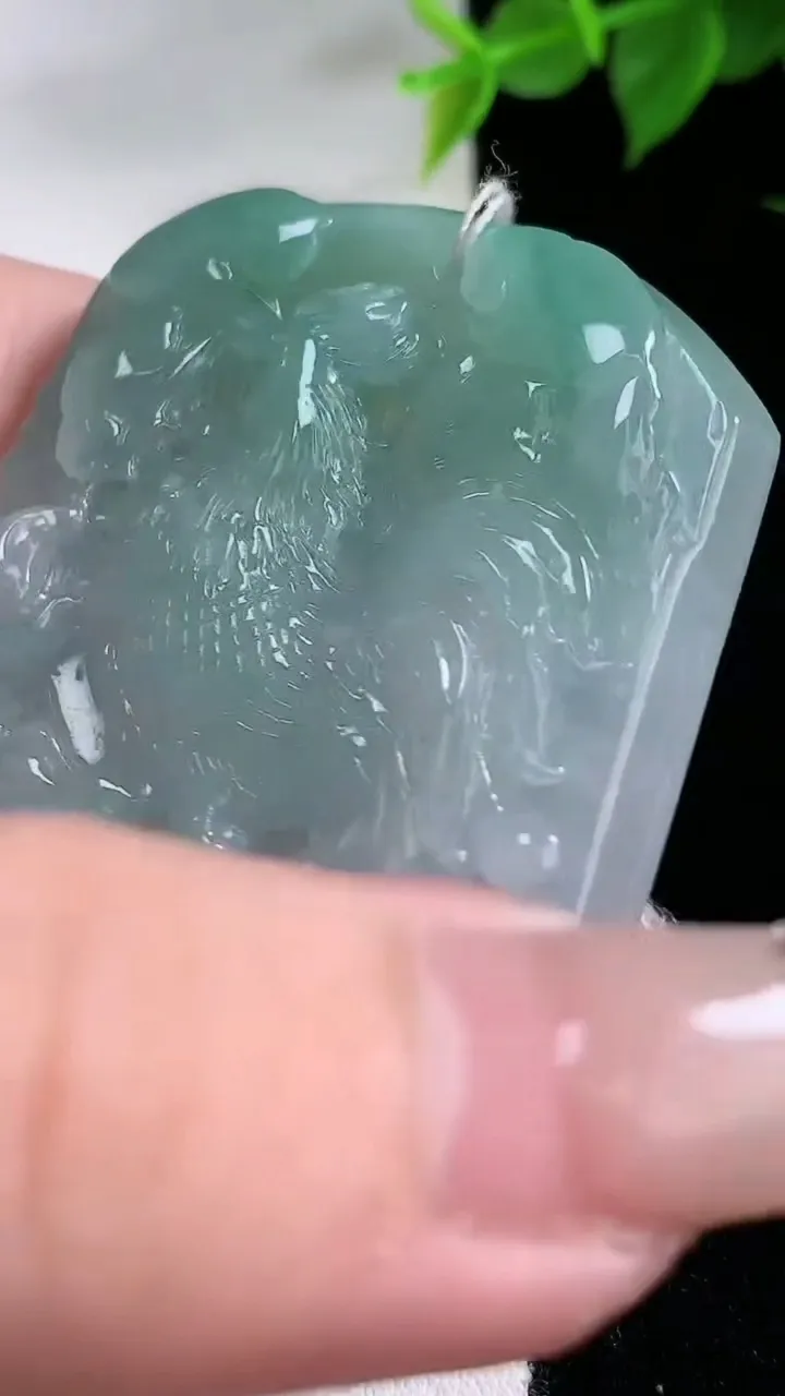 天然A货翡翠生肖鸡吊坠，尺寸55-44.3-5.3，重量:31.63g
2月3日