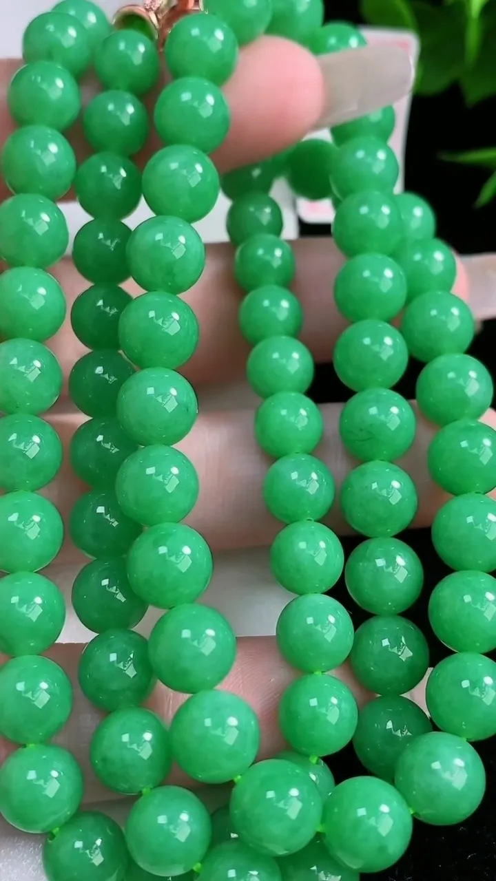 天然A货翡翠圆珠项链，尺寸7.4-81颗，重量:58.94g
2月3日