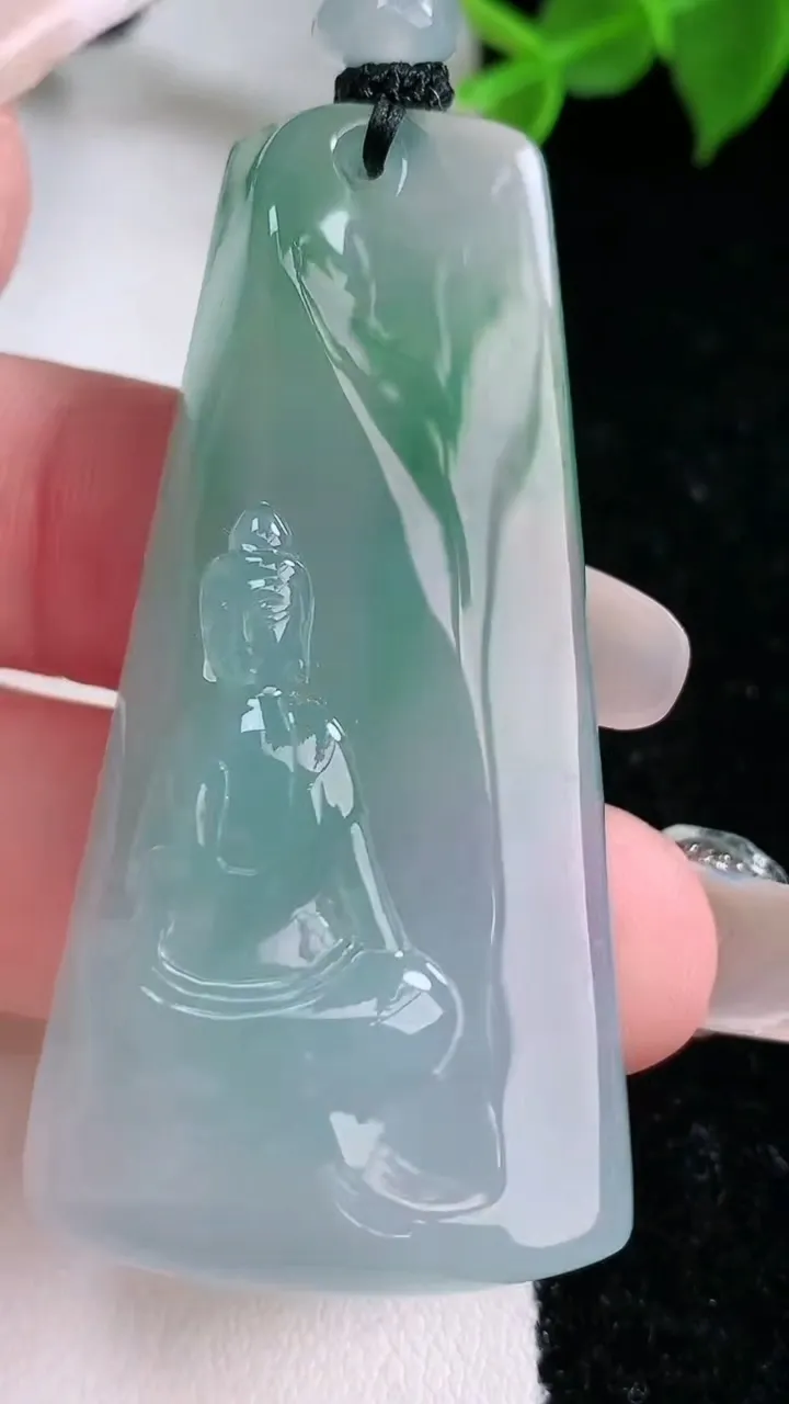 天然A货翡翠观音菩萨吊坠，尺寸53-27-8.5，重量:26.30g
2月3日