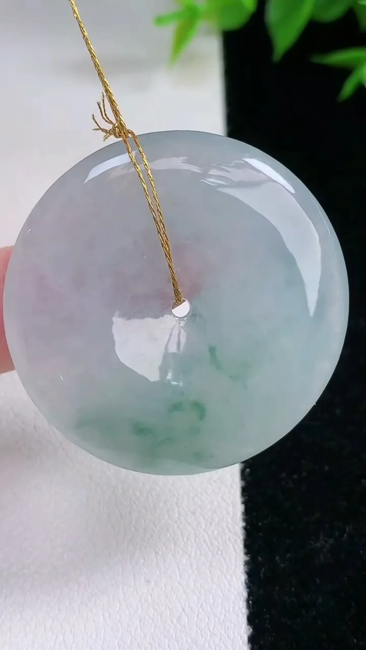 天然A货翡翠冰种飘花平安扣吊坠，尺寸35.5-5.6，重量:15.66g
2月3日