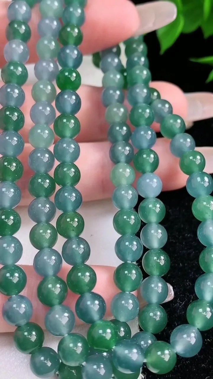 天然A货翡翠圆珠项链，尺寸6-108颗，重量:41.09g2月3日
工厂直销收藏佳品,种好水足，色泽均匀，有种有色，上手高大气！