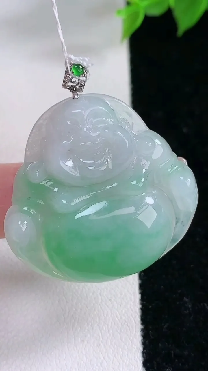 天然A货翡翠佛公吊坠，尺寸32.3-34-6.5，重量:11.25g
2月3日