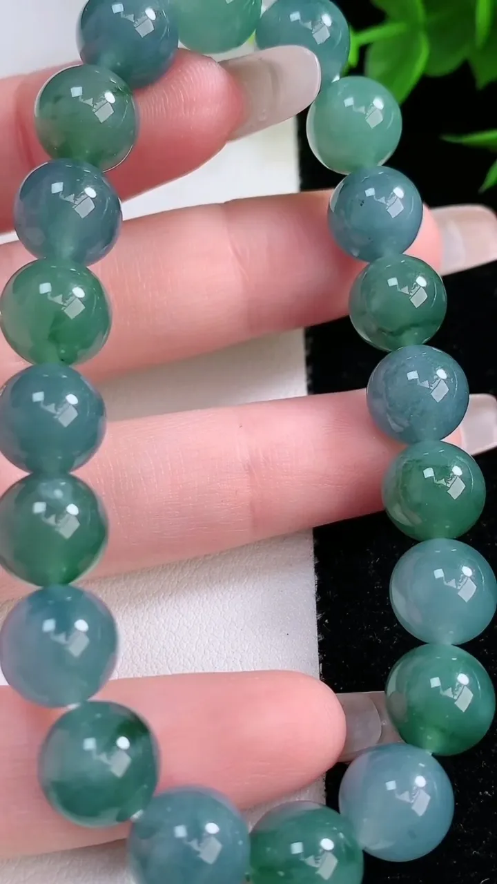 天然A货翡翠紫罗兰圆珠手串，尺寸9.6-20颗，重量:32.75g2月3日
工厂直销收藏佳品,种好水足，色泽均匀，有种有色，上手高大气！