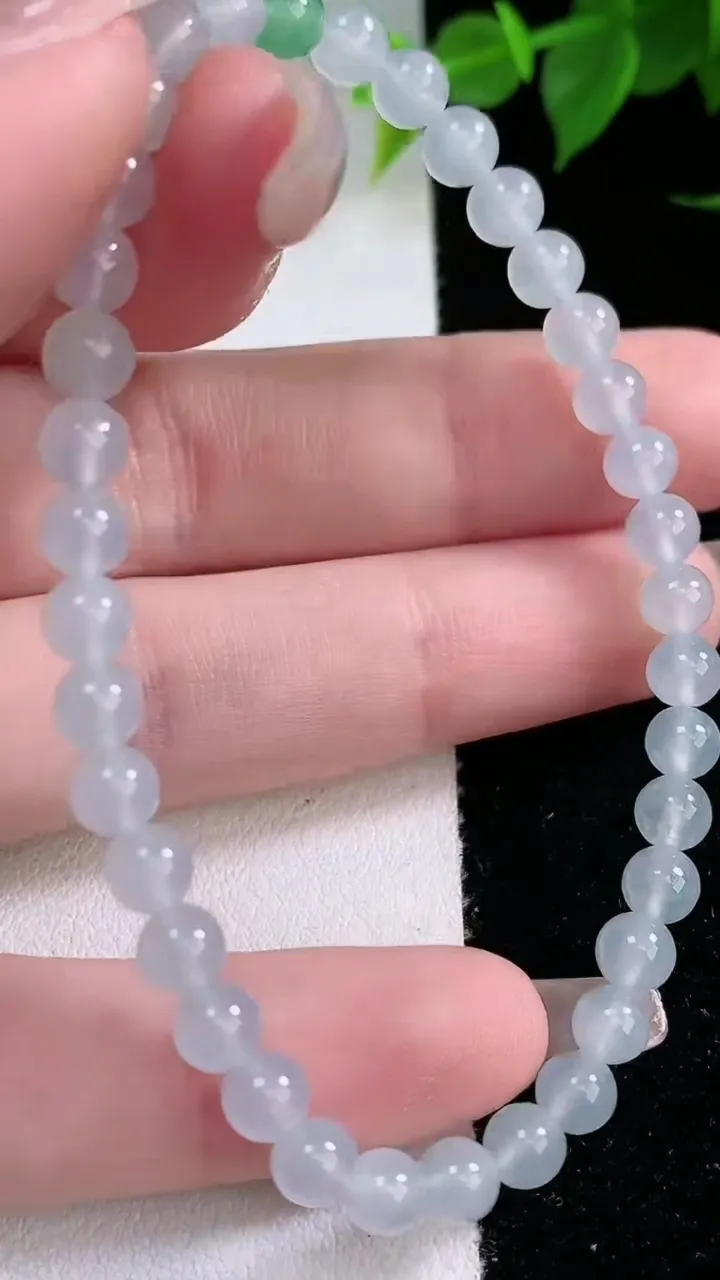 天然A货翡翠种白冰圆珠手串，尺寸4.7-37颗，重量:7.46g2月3日
工厂直销收藏佳品,种好水足