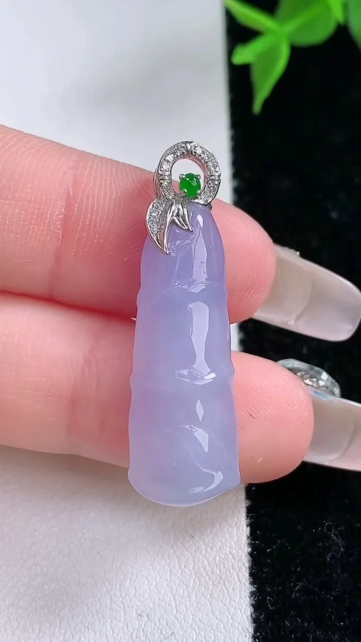 天然A货翡翠18K金紫罗兰节节高升 竹节吊坠，尺寸28-10.4-5，重量:3.65g
2月4日