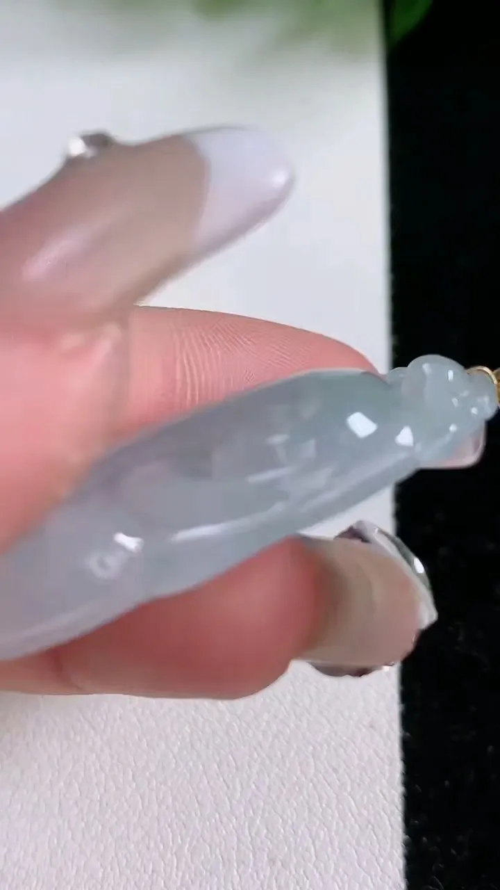 天然A货翡翠18K金飘花如意吊坠，尺寸40.6-21.6-5.7，重:9.85g
2月4日