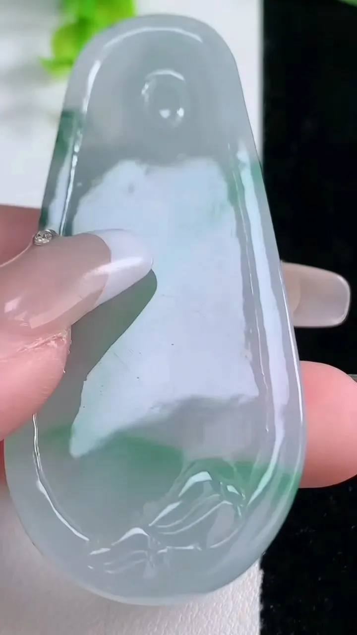 天然A货翡翠冰种飘花大势至菩萨吊坠，尺寸69-30-6，重:27.23g
2月4日