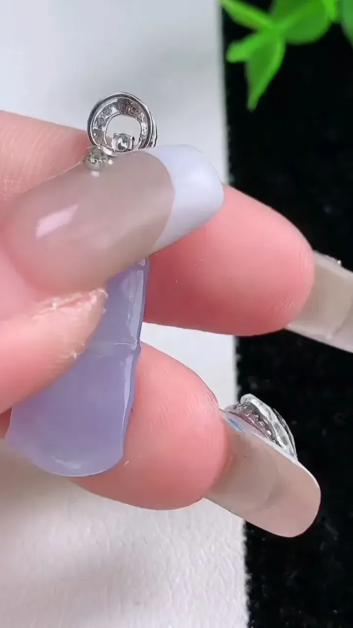 天然A货翡翠18K金紫罗兰节节高升 竹节吊坠，尺寸28-10.4-5，重量:3.65g
2月4日