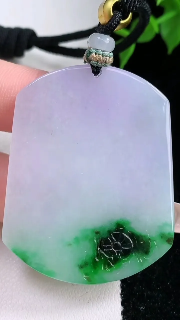 天然A货翡翠普贤菩萨吊坠，尺寸46.7-37.2-4.8，重量:24.60g
2月4日