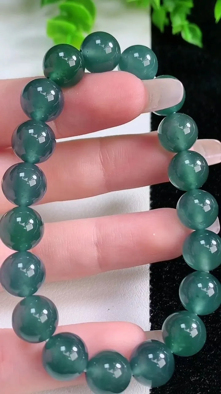 天然A货翡翠蓝水圆珠手串，尺寸10-19颗，重:33.05g2月4日
工厂直销收藏佳品,种好水足，色
