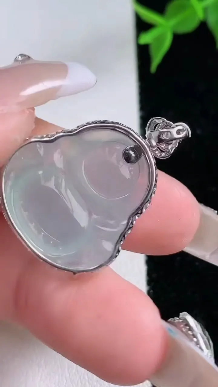 天然A货翡翠佛公吊坠，尺寸28.6-21-21.4-9.8，重量:5.22g
2月4日