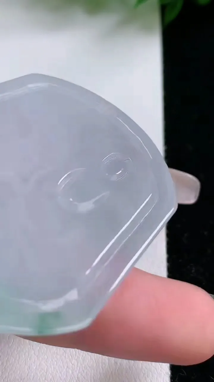 天然A货翡翠飘花文殊菩萨吊坠，尺寸52-46.7-5.3，重:26.54g
2月4日