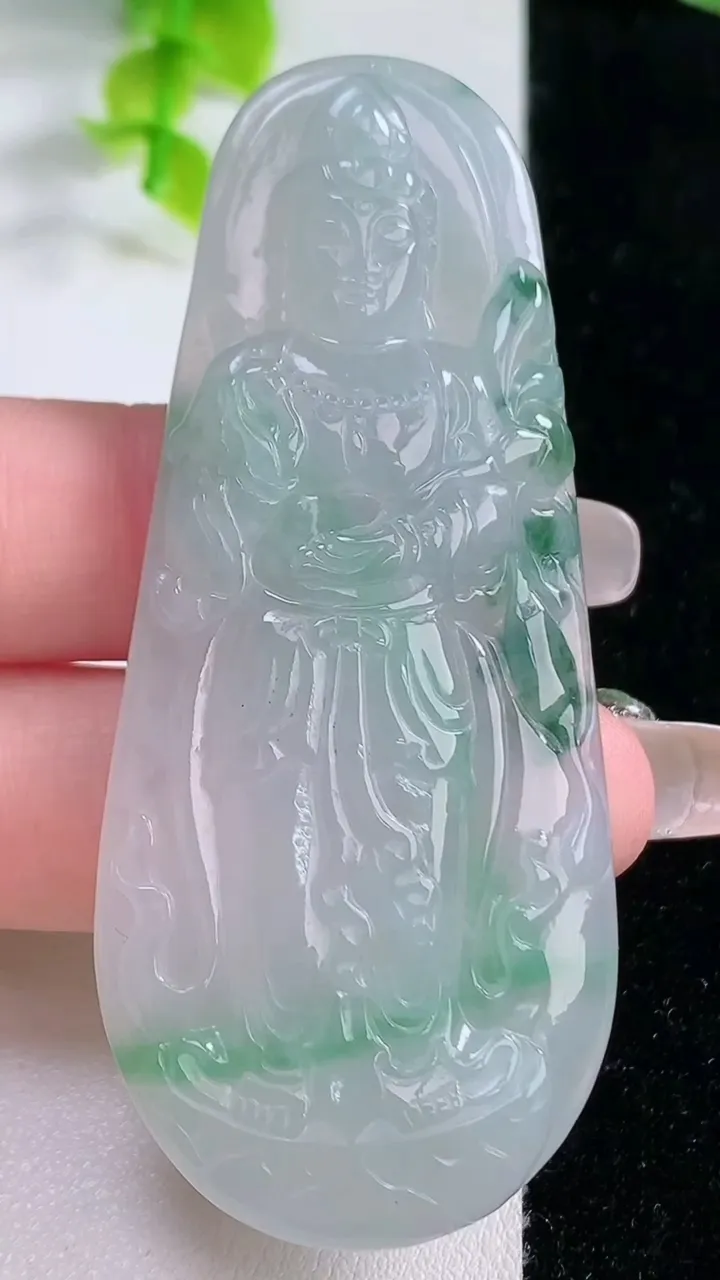 天然A货翡翠冰种飘花大势至菩萨吊坠，尺寸69-30-6，重:27.23g
2月4日