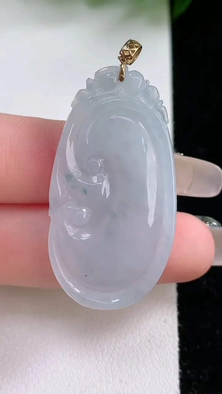 天然A货翡翠18K金飘花如意吊坠，尺寸40.6-21.6-5.7，重:9.85g
2月4日