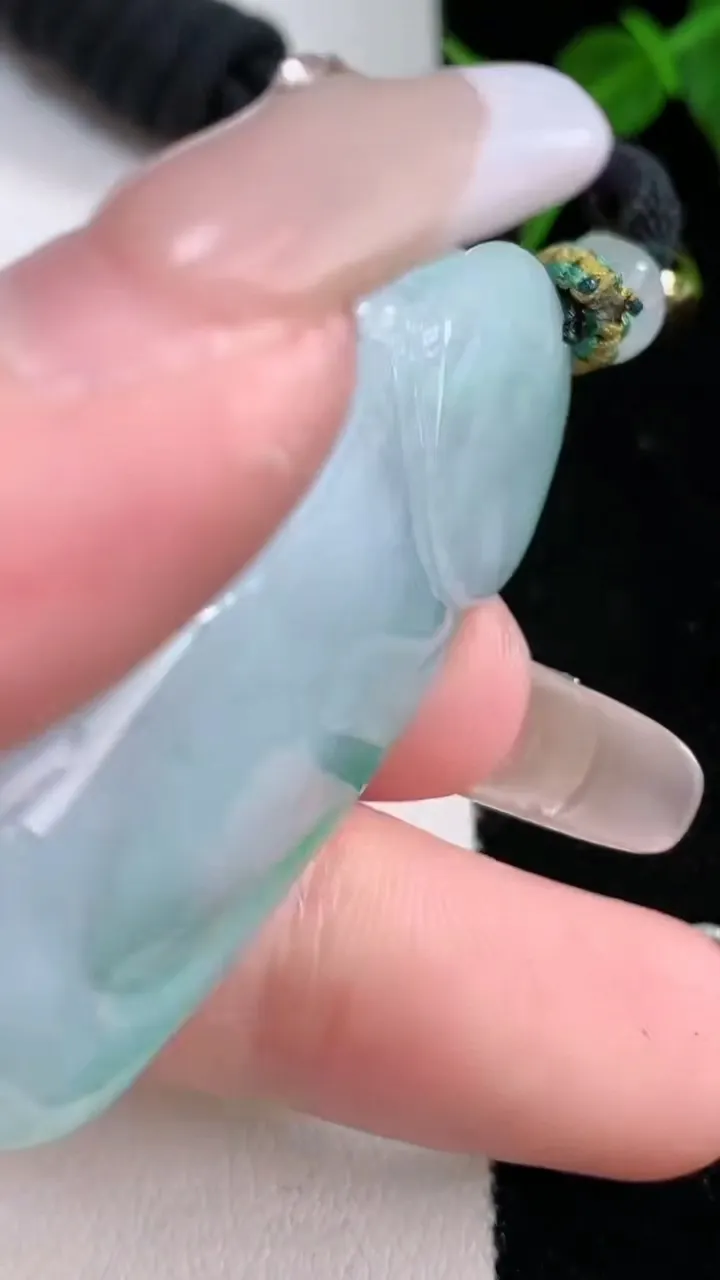 天然A货翡翠财神爷吊坠，尺寸50.6-22.6-12，重量:28.04g
2月4日