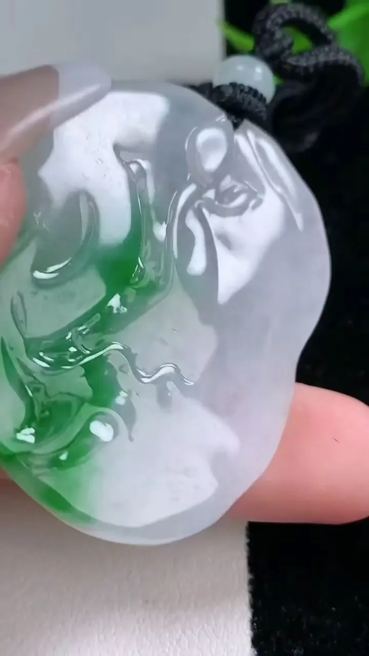 天然A货翡翠观音菩萨吊坠，尺寸46.4-39.4-8.3，重量:30.17g
2月4日