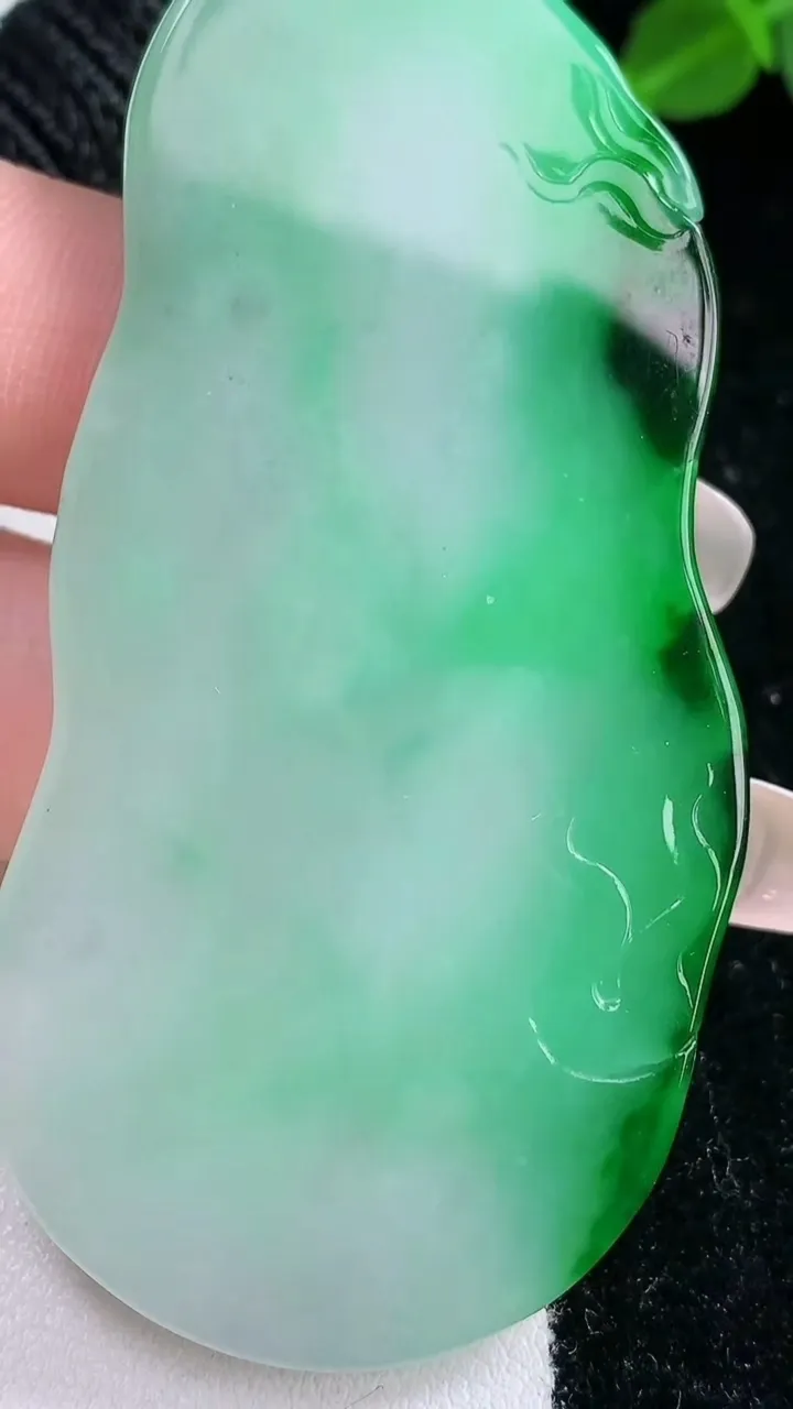 天然A货翡翠大势至菩萨吊坠，尺寸65.6-33.2-5，重量:27.47g
2月4日