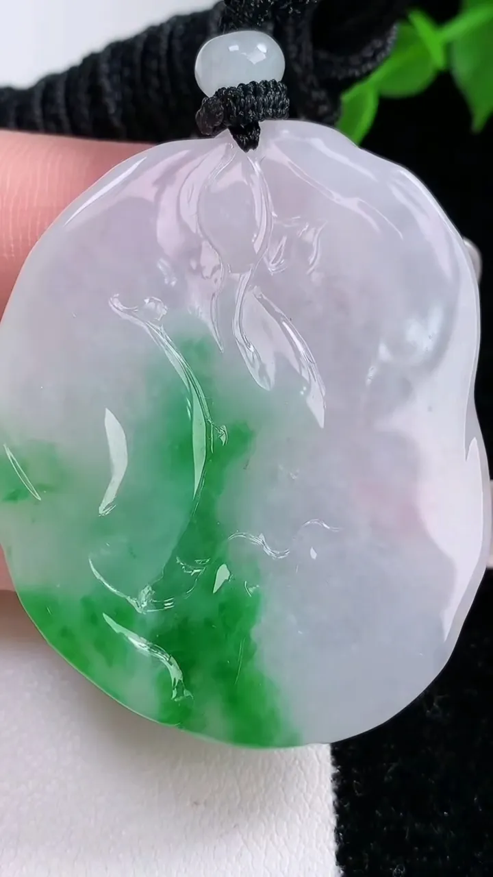 天然A货翡翠观音菩萨吊坠，尺寸46.4-39.4-8.3，重量:30.17g
2月4日