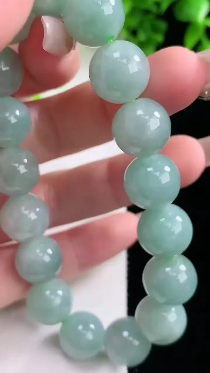天然A货翡翠圆珠手串，尺寸12.3-17颗，重:55.27g2月4日
工厂直销收藏佳品,种好水足，色泽均匀，有种有色，上手高大气！