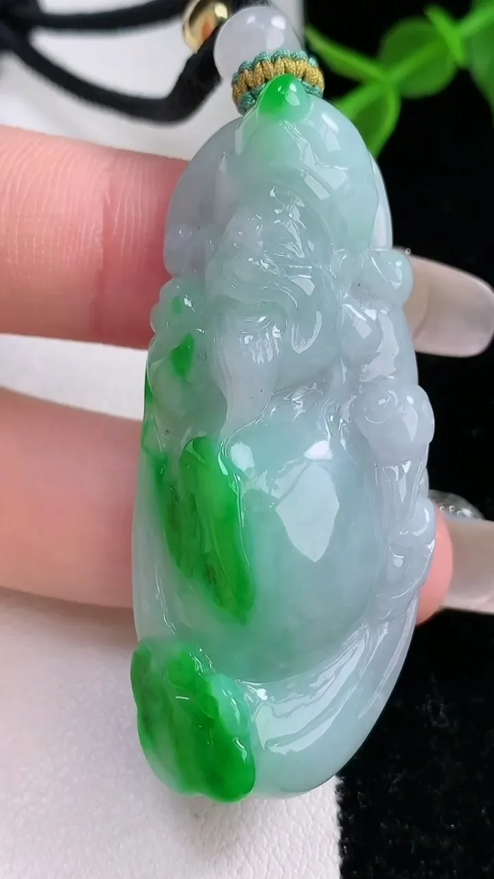 天然A货翡翠财神爷吊坠，尺寸50.6-22.6-12，重量:28.04g
2月4日