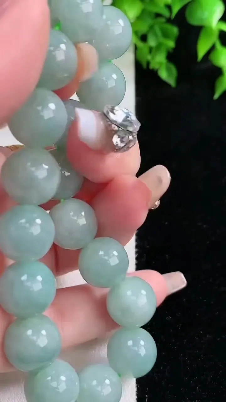 天然A货翡翠圆珠手串，尺寸12.3-17颗，重:55.27g2月4日
工厂直销收藏佳品,种好水足，色泽均匀，有种有色，上手高大气！