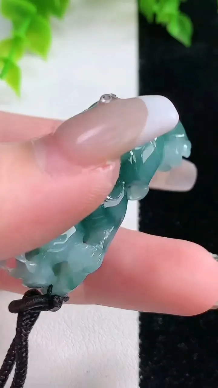 天然A货翡翠飘花貔貅吊坠，尺寸40-17.8-18.2，重:22.33g
2月4日