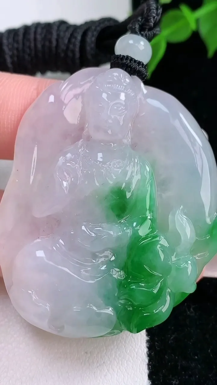 天然A货翡翠观音菩萨吊坠，尺寸46.4-39.4-8.3，重量:30.17g
2月4日