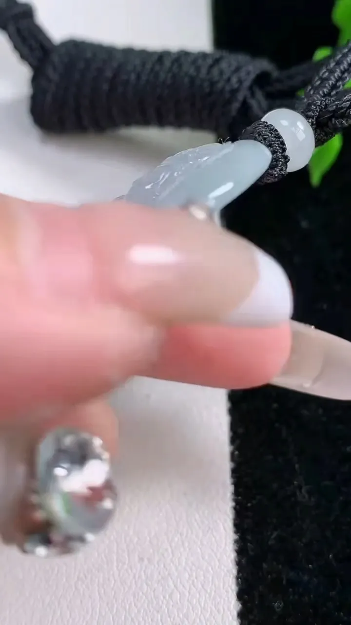 天然A货翡翠普贤菩萨吊坠，尺寸57-37.4-6.6，重量:32.96g
2月4日