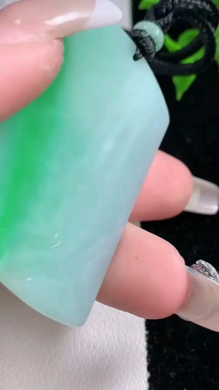 天然A货翡翠普贤菩萨吊坠，尺寸49.5-34.6-3，重量:20.81g
2月4日