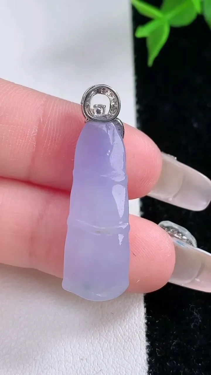 天然A货翡翠18K金紫罗兰节节高升 竹节吊坠，尺寸28-10.4-5，重量:3.65g
2月4日