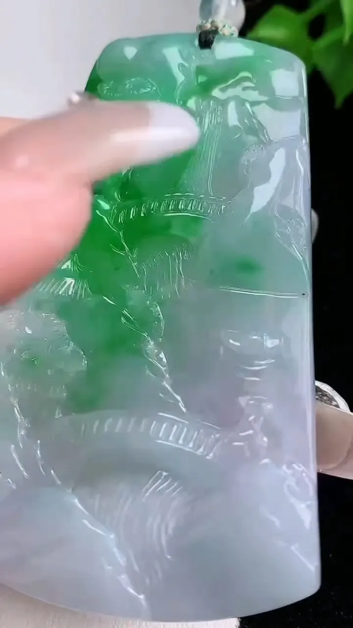 天然A货翡翠山水牌吊坠，尺寸66.3-43.5-4.5，重量:36.31g
2月4日